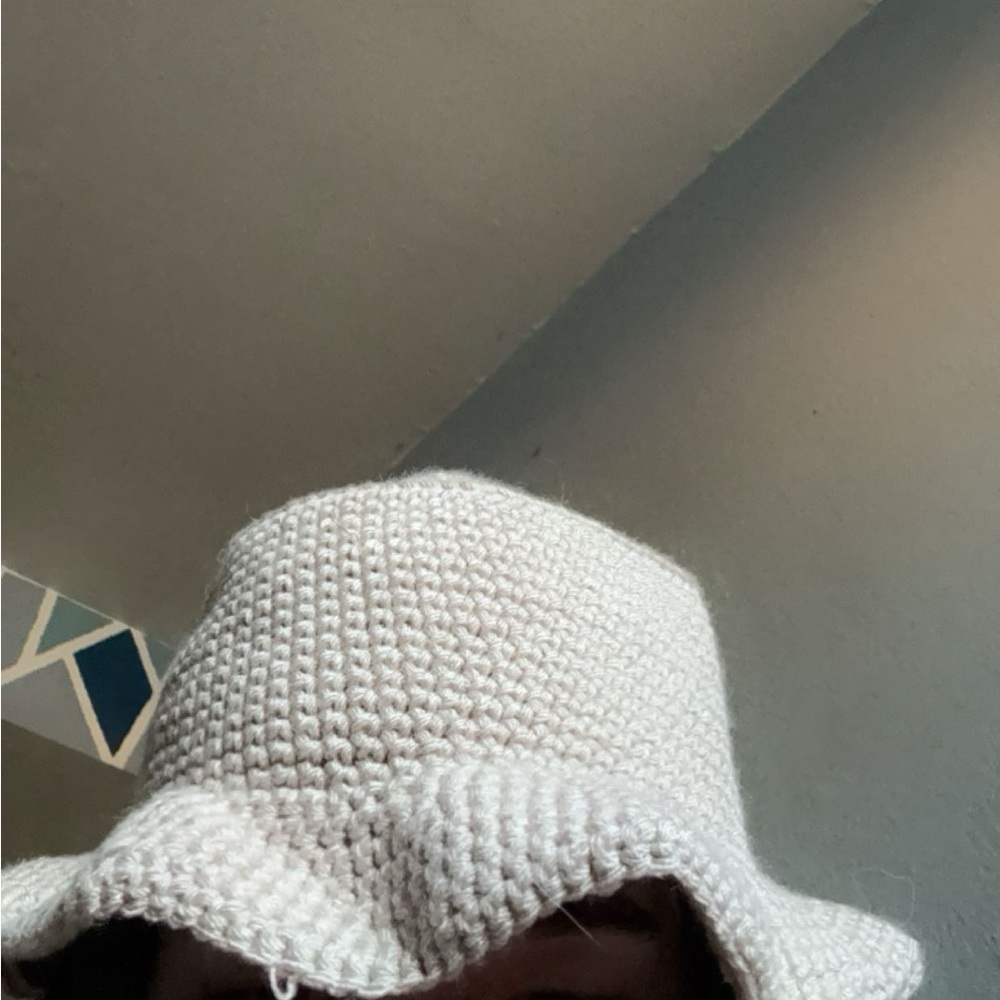 Crochet bucket hat - Picture 4 of 4